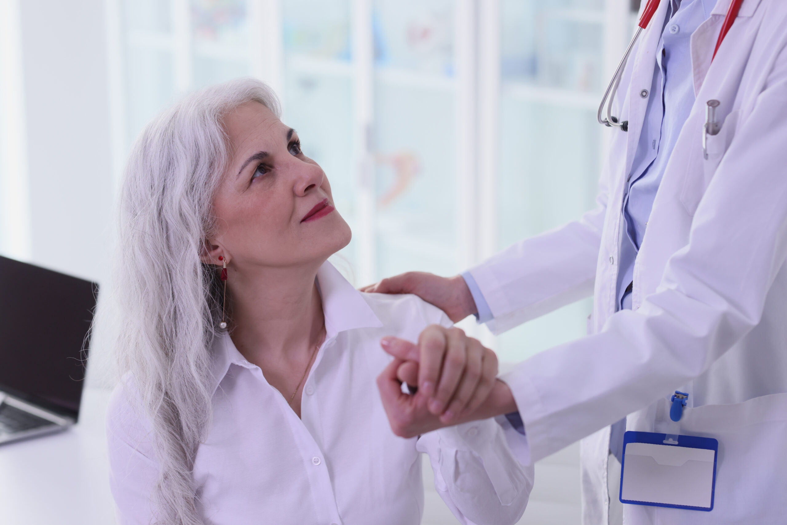 Що робити коли болить голова, а таблетки не допомагають - Центр болю Справно